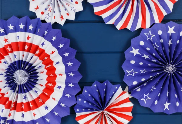 美国独立日的装饰 蓝色背景的美国假日装饰 顶视图 — 图库照片