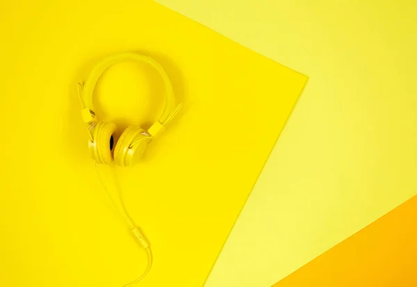 Yellow Headphones Yellow Background Music Concept — Stock Photo, Image