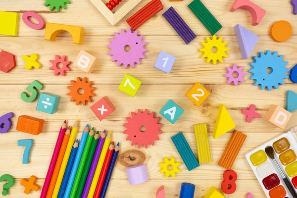 Kolorowe Frakcje Matematyczne Kostki Ołówki Drewnianym Stole Interesująca Matematyka Dla — Zdjęcie stockowe