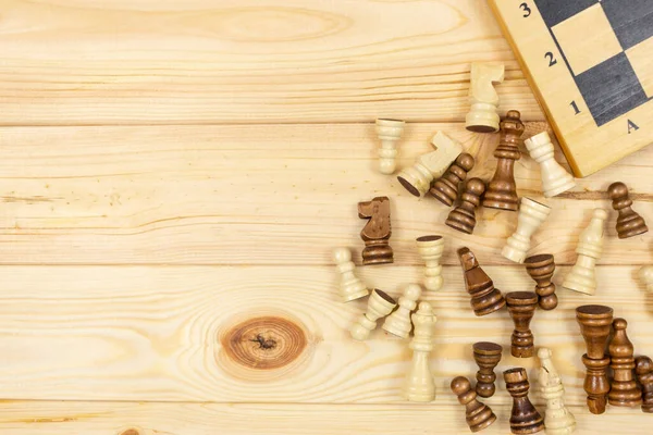 Schachbrett Und Schachfiguren Auf Holzgrund Beliebtes Logikspiel Für Logisches Denken — Stockfoto