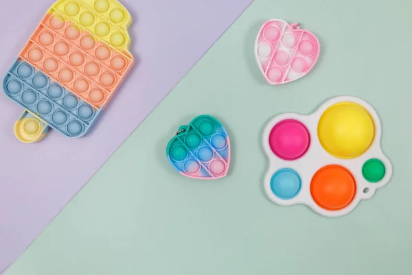 Beliebtes Silikon Stress Pop Spielzeug Für Ein Kind Auf Gelb — Stockfoto