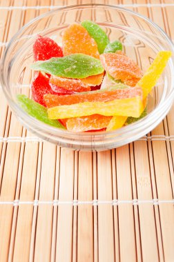 cam renkli kurutulmuş ananas parçaları kase bir mindere