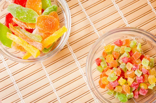 cam renkli kurutulmuş ananas parçaları kase bir mindere