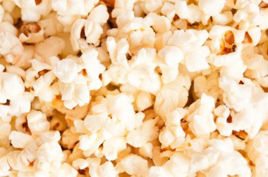 taze dökülmüş patlamış mısır