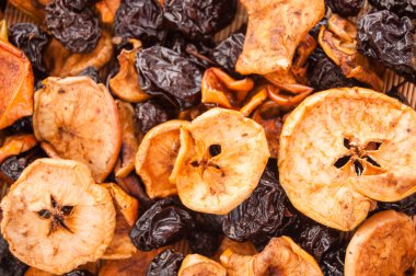 mat, organik ve diyet gıda kurutulmuş elma, armut ve Erik yığın düzenlendiği