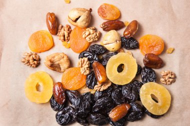 kurutulmuş meyve, kurutulmuş ananas, kuru incir, ceviz, Erik, incir, Kuru Kayısı kağıt, en iyi görünüm üzerinde 