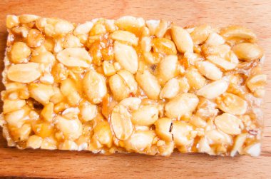 kavrulmuş fındık, Grilyazh masanın üstüne şekerlenmiş