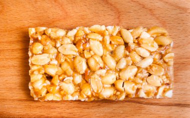 kavrulmuş fındık, Grilyazh masanın üstüne şekerlenmiş