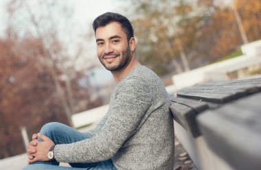 yakışıklı delikanlı