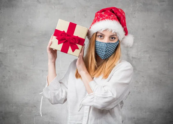 Giovane Bella Donna Bionda Indossa Cappello Babbo Natale Babbo Natale — Foto Stock