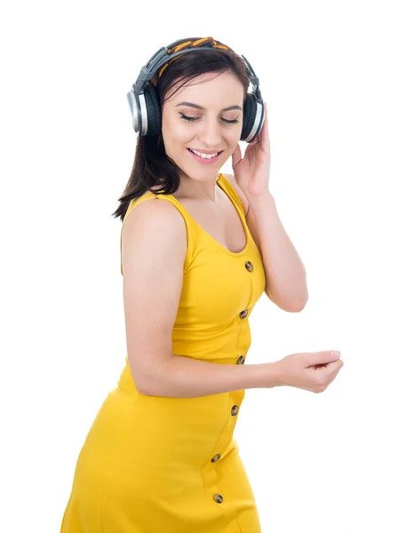 Joven Mujer Sonriente Con Auriculares Disfrutando Mientras Escucha Música Aislada —  Fotos de Stock