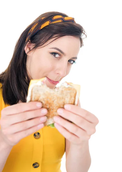 ファーストフードだ サンドイッチを持ってる少女を閉めろ サンドイッチ おいしいスナック 白い背景に隔離された サンドイッチに集中しろ スタジオショット ストックフォト