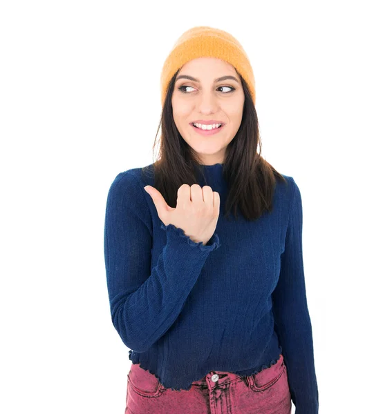 Jovem Feliz Apontando Para Espaço Branco Para Seu Produto Isolado — Fotografia de Stock