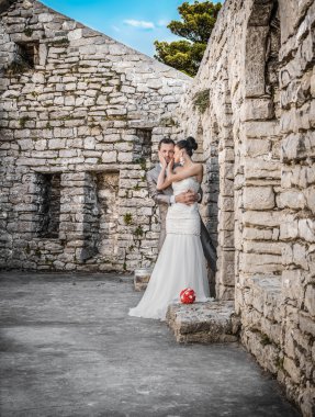 Gelin ve damadın düğün fotoğrafı.