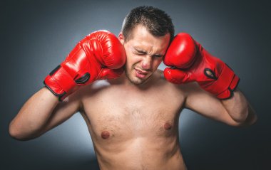 Komik dayak yemiş boksör