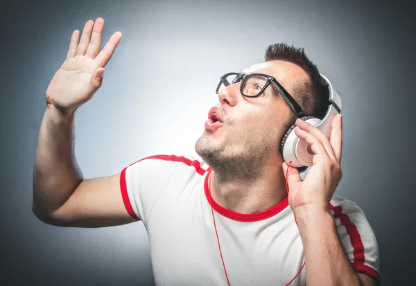 Chico disfrutando en música —  Fotos de Stock