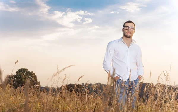 Joven guapo — Foto de Stock