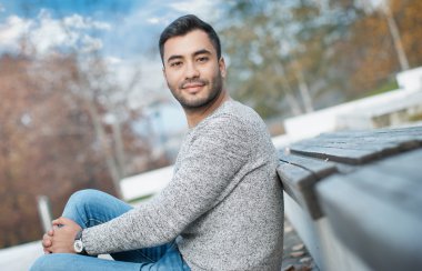 yakışıklı delikanlı