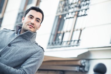 yakışıklı delikanlı