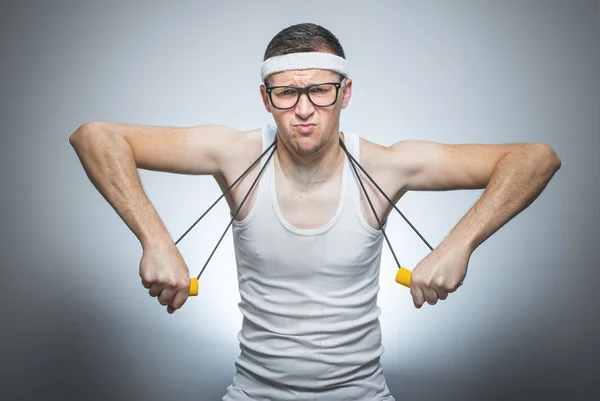 Nerd man doen gym — Stockfoto