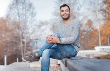 yakışıklı delikanlı
