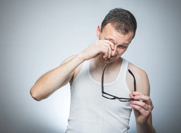 Erwachen. Lustiger Mann wacht auf — Stockfoto