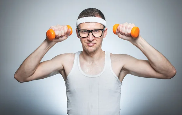 Nerd with dumbbells exercising — Stock Photo, Image