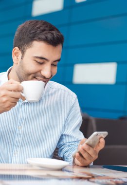 Adam cep telefonu dinlenme ile 