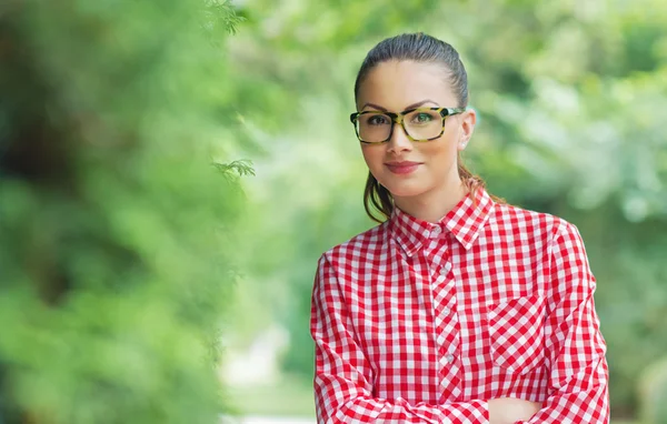 Young woman with eyeglasses — Stock Photo, Image