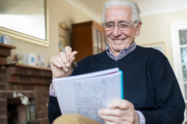 Smiling Senior Man Doing Sudoku Puzzle Home — Stock Photo, Image