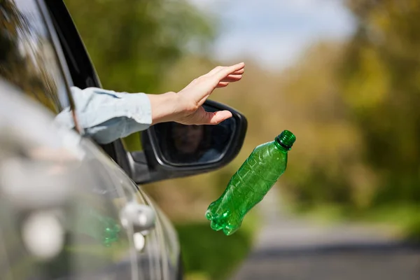 Close Driver Car Dropping Trash Out Window Country Road — Stock Photo, Image