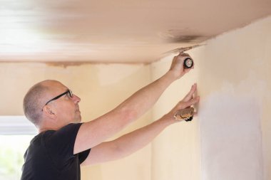 Erkek Sıvacı Ev Odası Tavanı Alçılıyor