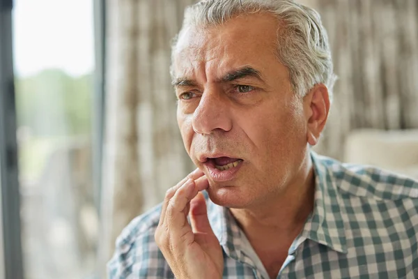 Homme Mûr Maison Souffrant Douleur Avec Mal Dents — Photo