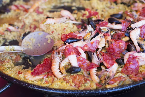 Gros plan de la cuisson Paella dans la casserole — Photo