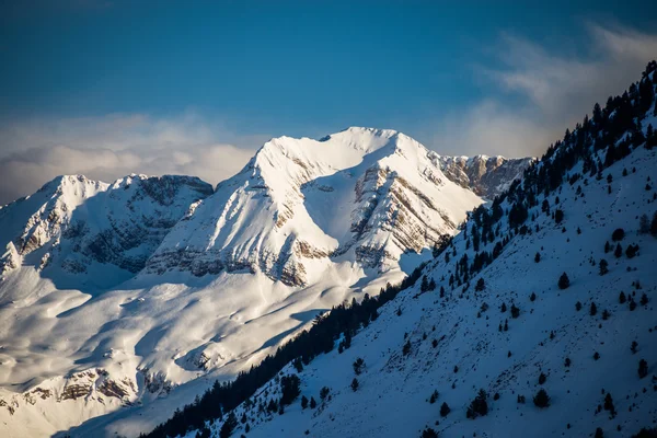 Montañas de formigal resort de invierno . — Foto de Stock