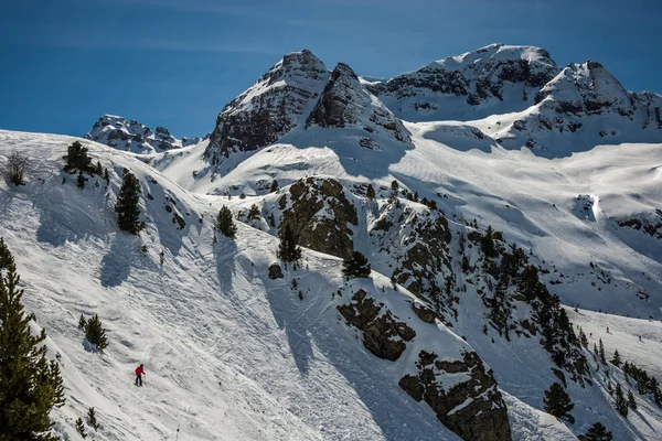 Formigal kış resort dağlardan.