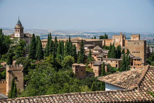 Alhambra de Granada, beállítás, Granada város, Andalúzia, Spanyolország. — Stock Fotó