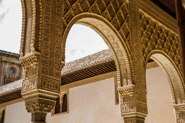 Alhambra de Granada, détails de l'architecture du palais de l'Alhambra, Grenade, Andalousie, Espagne . — Photo