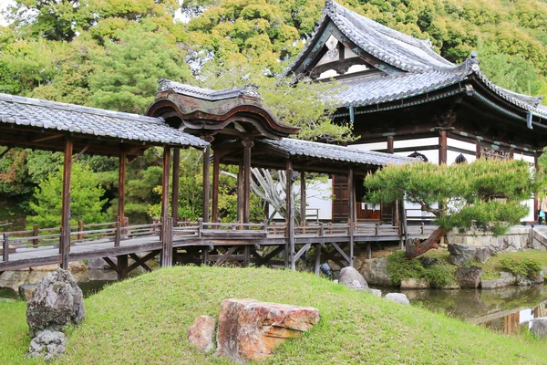 Bahçe Kyoto Kodaiji Tapınağı'nda Kangetsu-dai Bridge'de