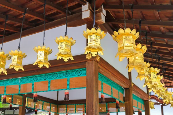 河合神社京都府で黄金の提灯 — ストック写真