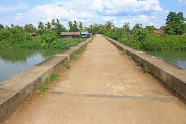 Fransız demiryolu beton köprünün güney Laos