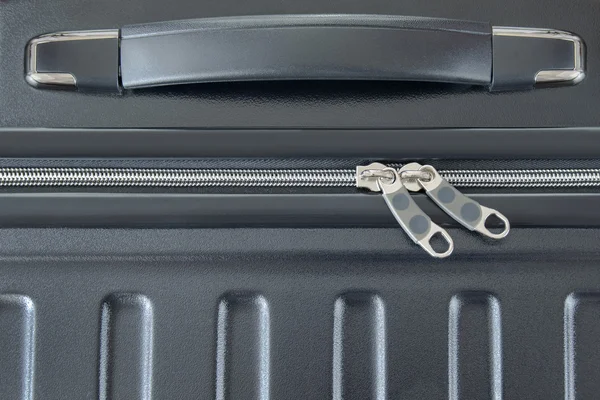 Tampilan teratas dari ritsleting perak dari koper yang keras, bagasi baru dan bersih berwarna hitam — Stok Foto