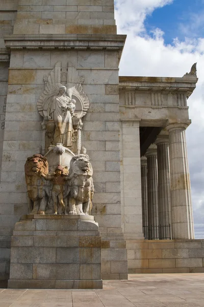 Die Strebepfeiler-Skulpturen am Schrein der Erinnerung, in Melbourne, Australien — Stockfoto