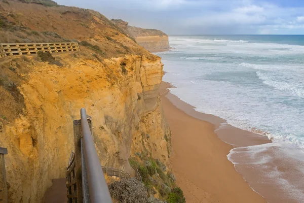 Escadaria de madeira acesso à praia em Gibson Steps, Port Campbell National Park — Fotografia de Stock