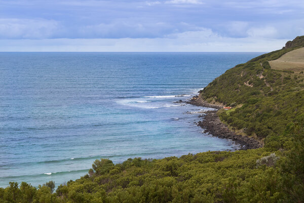 Море и горы Басс-пролива на мысе Бриджуотер, Австралия

