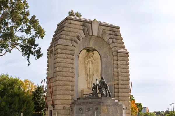 Bronzestatuen, die den Geist der Pflicht am nationalen Kriegsdenkmal in Südaustralien bezeugen — Stockfoto