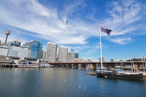 Pyrmont Bridge en kokkel Bay in Darling Harbour, Port Jackson in Sydney — Stockfoto