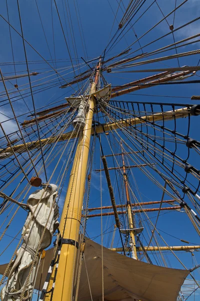 Closeup details of James Craig mast and rigging, three masted barque at Darling Harbour, Sydney — Stock Photo, Image