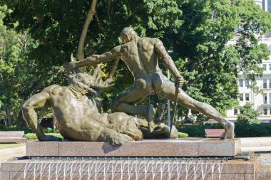 Theseus ve Minotaur Archibald Memorial çeşme, Sydney, arka