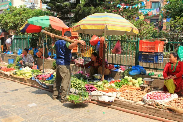 Vendedores de rua nepaleses em Kathmandu, Nepal — Fotografia de Stock